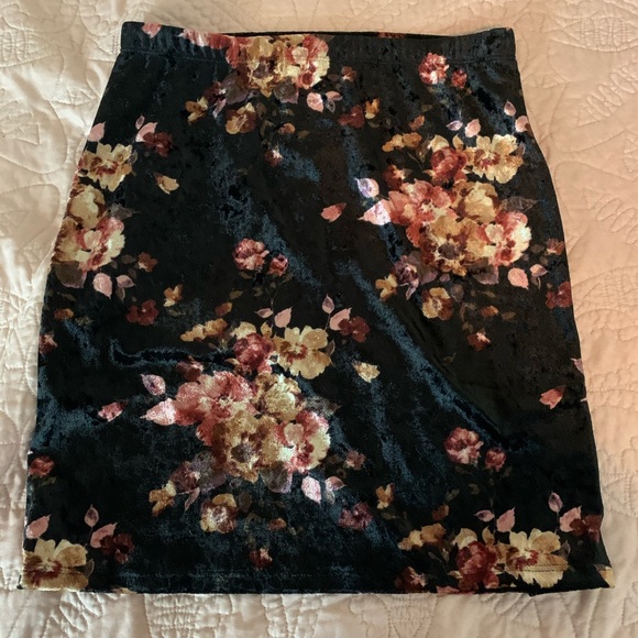 Velvet Skirt - Picture 1 of 3